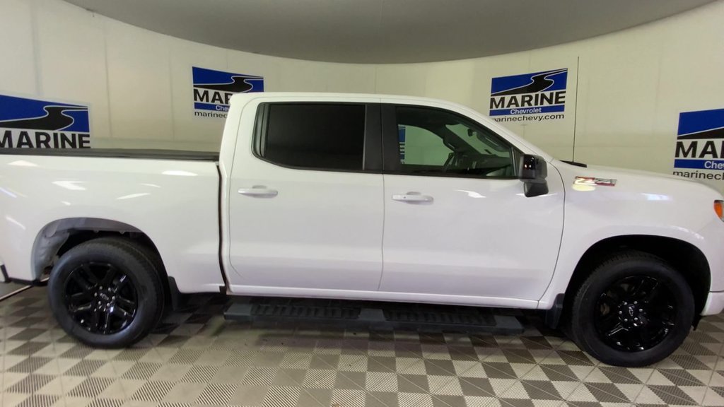 Used 2023 Chevrolet Silverado 1500 RST w/ Z71 Off-Road Package AWD/4WD image 3
