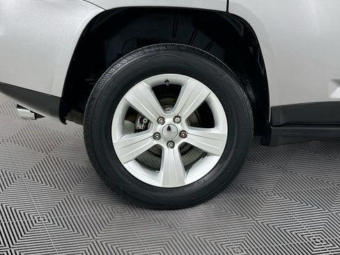 Used 2015 Jeep Compass Limited w/ Sun/Sound Group AWD/4WD image 28