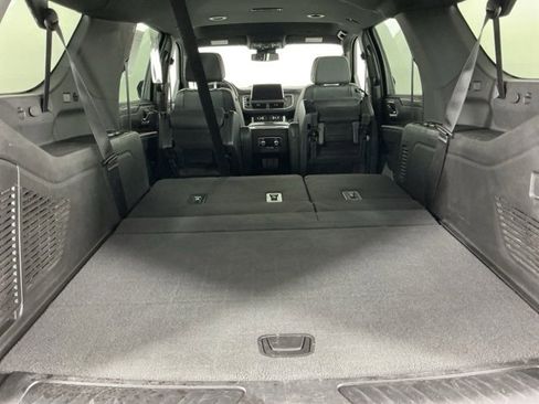Used 2024 GMC Yukon XL SLT image 30