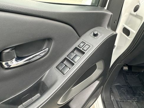 Used 2022 Nissan Frontier SV image 19