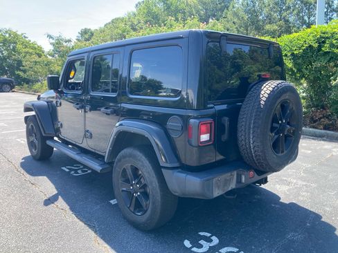 Used 2023 Jeep Wrangler Unlimited Sahara AWD/4WD image 4