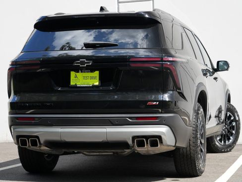Used 2025 Chevrolet Traverse Z71 w/ Enhanced Driving Package AWD/4WD image 4