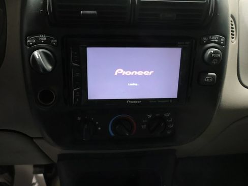 Used 2000 Ford Explorer XL AWD/4WD image 2