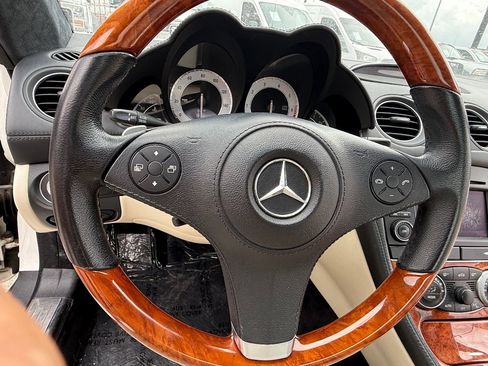 Used 2009 Mercedes-Benz SL 550 w/ Premium I Pkg image 23
