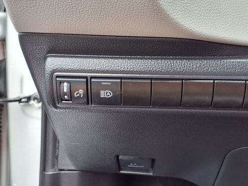 Used 2020 Toyota Corolla L image 19