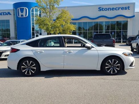 Used 2024 Honda Civic EX-L image 9