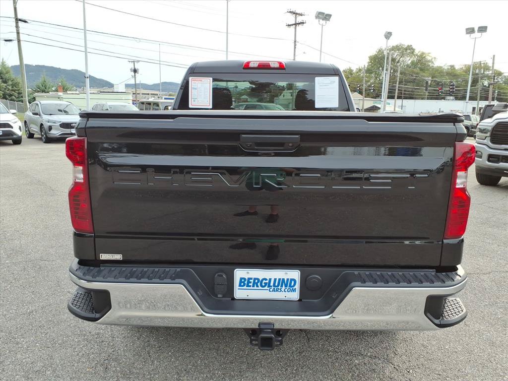 Used 2026 Chevrolet Silverado 1500 W/T AWD/4WD image 5