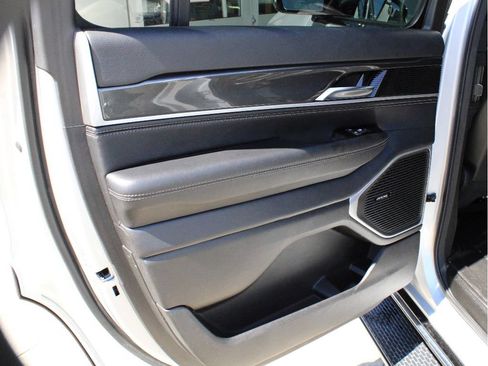 Certified 2023 Jeep Wagoneer 4WD image 29