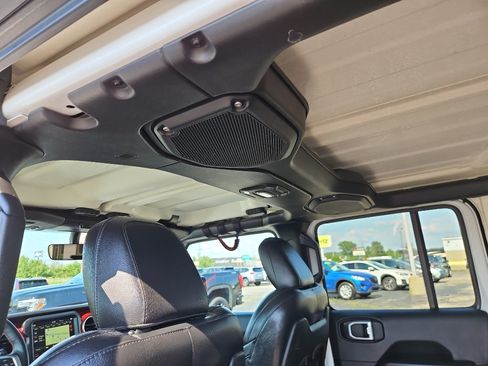 Used 2019 Jeep Wrangler Unlimited Rubicon w/ Dual Top Group AWD/4WD image 16