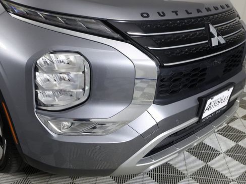 Used 2024 Mitsubishi Outlander SE image 39