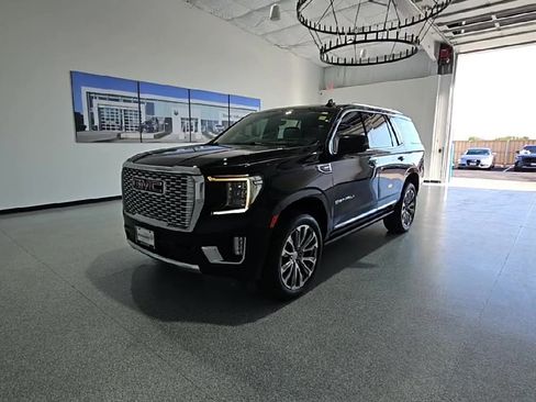 Used 2021 GMC Yukon Denali w/ Denali Ultimate Package AWD/4WD image 4