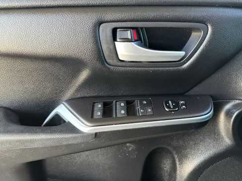 Used 2016 Toyota Camry LE FWD image 12