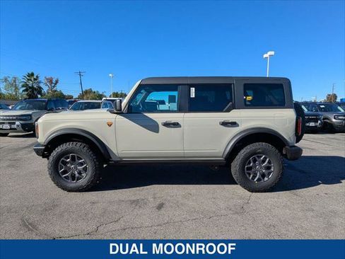 New 2025 Ford Bronco Badlands image 2