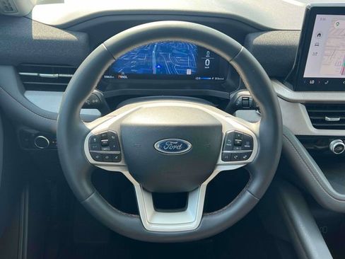 Used 2026 Ford Explorer Active AWD/4WD image 18