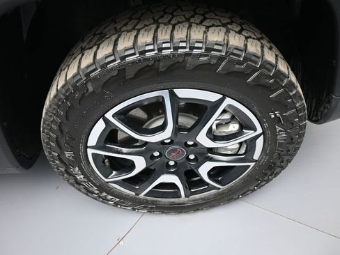 Used 2025 Jeep Compass Trailhawk AWD/4WD image 13