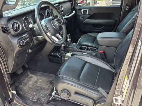 Used 2020 Jeep Gladiator Overland AWD/4WD image 7