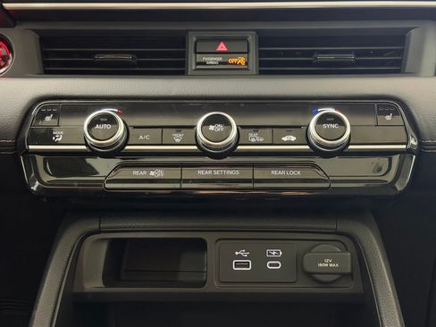 Used 2025 Honda Pilot Touring image 16