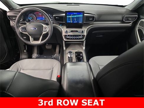 Used 2021 Ford Explorer XLT w/ Equipment Group 202A image 9