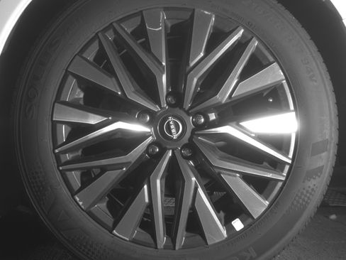 Used 2025 Nissan Altima 2.5 SV FWD image 14