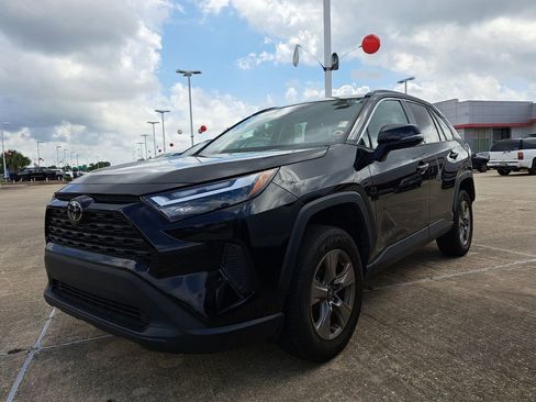 Used 2024 Toyota RAV4 XLE w/ Convenience Package FWD image 1