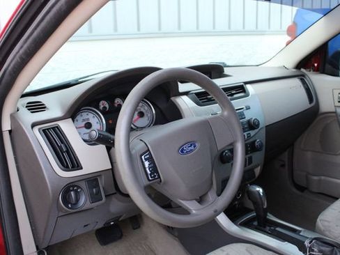 Used 2011 Ford Focus SE w/ Sedan SE Appearance Pkg FWD image 2