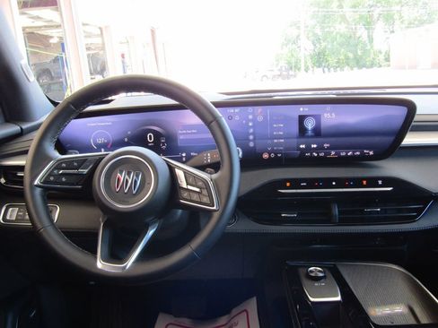 Used 2025 Buick Enclave Preferred AWD/4WD image 5