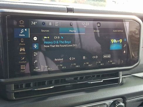 Used 2024 Jeep Wrangler Rubicon image 16