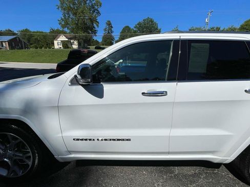 Used 2021 Jeep Grand Cherokee Overland AWD/4WD image 3