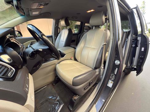 Used 2016 Kia Sedona EX image 34