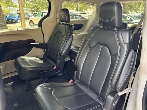 Used 2024 Chrysler Pacifica Touring-L FWD image 36