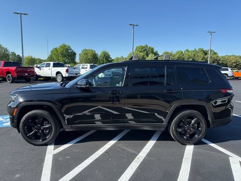 Used 2023 Jeep Grand Cherokee L Laredo AWD/4WD image 5