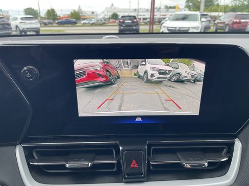 Used 2025 Chevrolet TrailBlazer LT w/ LT Cold Weather Package AWD/4WD image 18