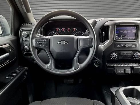 Used 2026 Chevrolet Silverado 1500 Custom Trail Boss w/ Dark Appearance Package AWD/4WD image 9