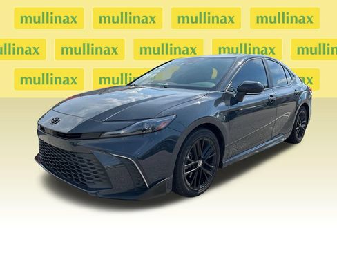 Used 2025 Toyota Camry SE w/ Convenience Package FWD image 6