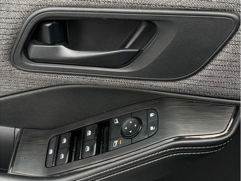 Used 2021 Nissan Rogue S image 18