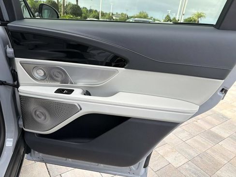 New 2026 Lincoln Nautilus Reserve AWD/4WD image 21