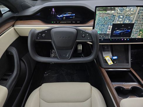 Used 2022 Tesla Model S image 14