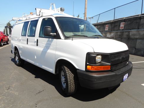 Used 2016 Chevrolet Express 2500 RWD image 1