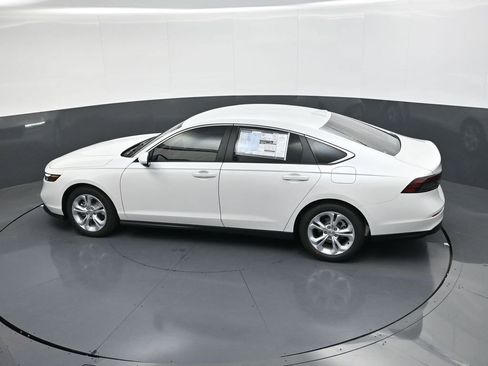 Used 2025 Honda Accord LX image 19