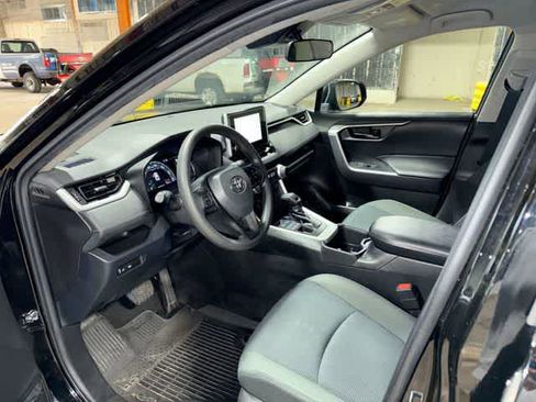 Certified 2023 Toyota RAV4 LE image 27