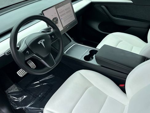 Used 2023 Tesla Model Y Performance AWD/4WD image 10