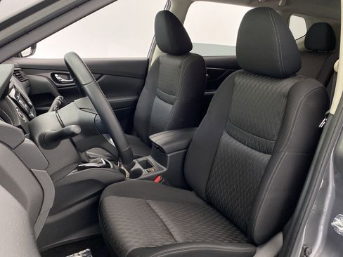 Used 2020 Nissan Rogue SV image 11