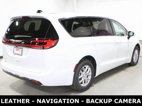 New 2026 Chrysler Pacifica Select image 33