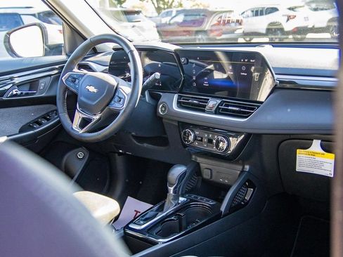 New 2025 Chevrolet TrailBlazer LT w/ Convenience Package FWD image 17