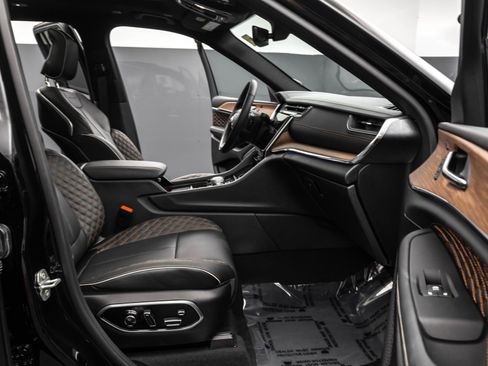 Used 2025 Jeep Grand Cherokee L Summit image 39