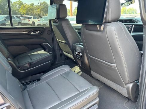 Used 2021 GMC Yukon Denali w/ Denali Ultimate Package AWD/4WD image 16