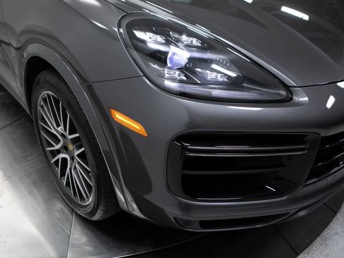 Certified 2022 Porsche Cayenne Turbo image 12