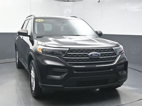 Used 2020 Ford Explorer XLT w/ Comfort Package image 2