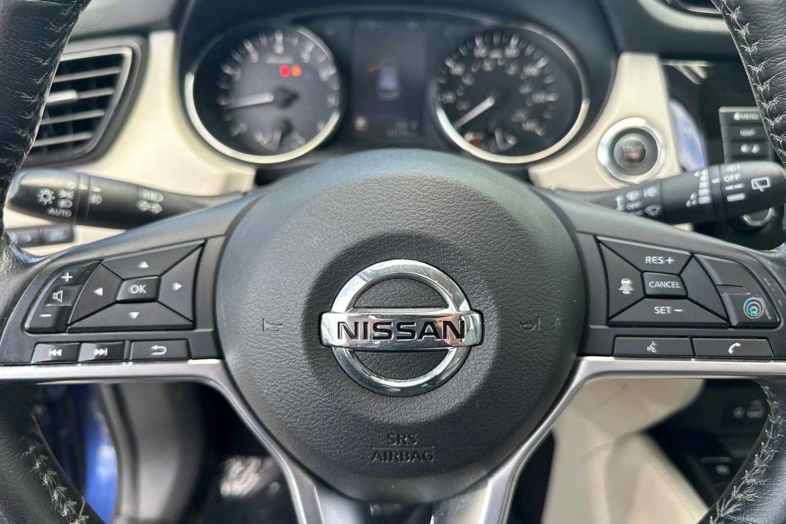 Used 2019 Nissan Rogue Sport SL w/ Premium Package FWD image 30