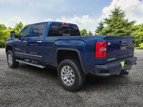 Used 2015 GMC Sierra 2500 Denali w/ Driver Alert Package AWD/4WD image 5